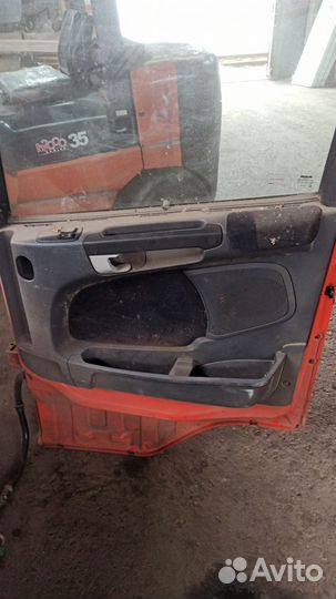 Дверь Скания правая в сборе