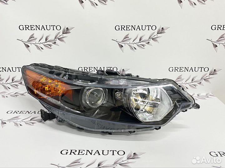 Фара правая Honda Accord 8 ксенон 2008-2011