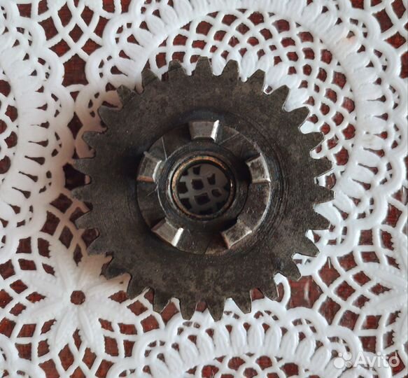 Шестерня первой передачи с 27 зубьями