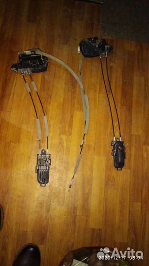 Замок двери задний правый Ниссан ноут