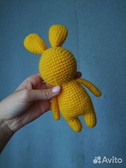 Заяц вязаный