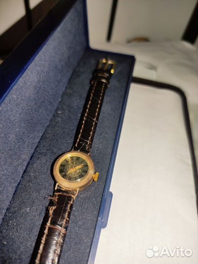 Золотые часы Чайка женские