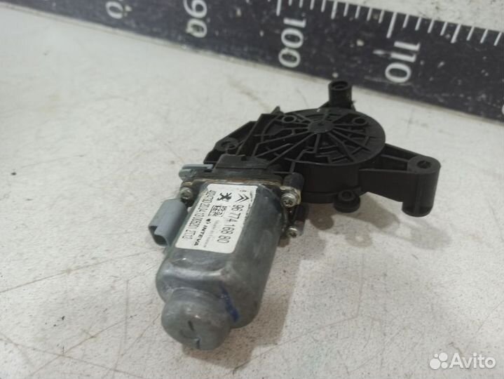 Моторчик переднего правого стеклоподъемника