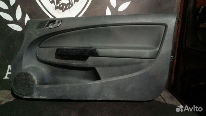 Передняя правая дверная карта Opel Corsa D