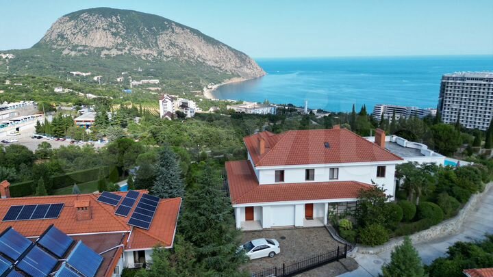 Дом 400 м² на участке 20 сот.