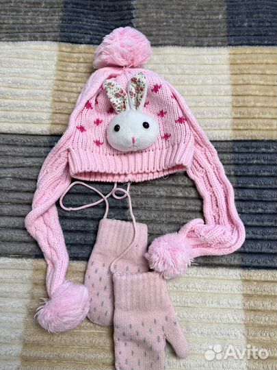 Вещи пакетом шапка, манишка, варежки