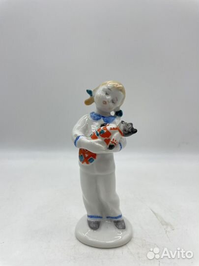 Фарфоровая статуэтка Колыбельная лфз (Сзр)