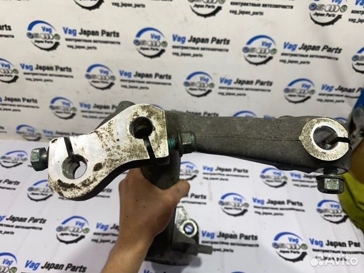 Кулак поворотный передний левый Audi A4 B7 ALT