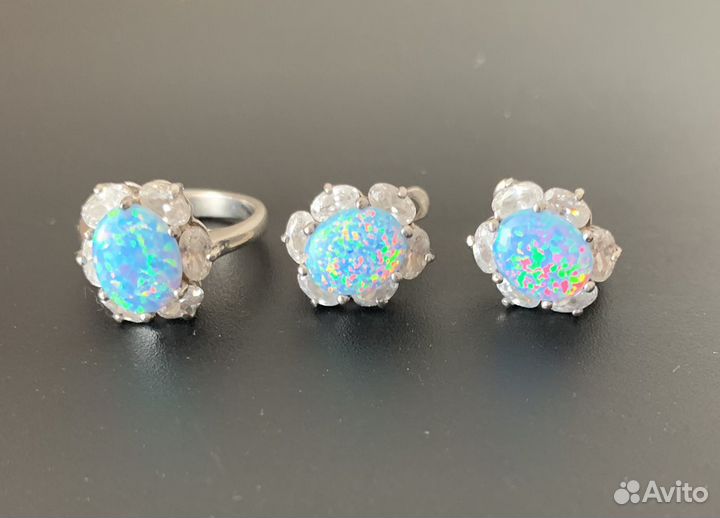 Серебряное кольцо и серьги с опалом