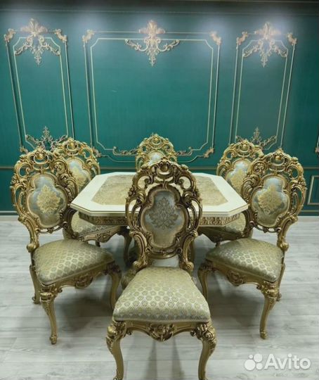 Кухонный стол и стулья в комплекте