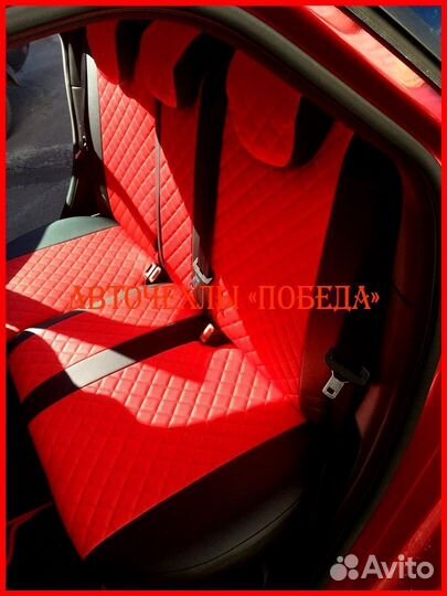 Чехлы Ford Focus 3 из экокожи чёрно-красные Ромб