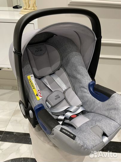 Детская автолюлька Britax babysafe2 i-size с базой