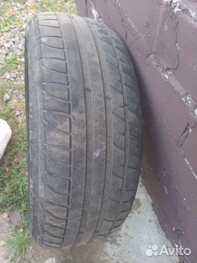 Tigar UHP Ultra High Performance 215/60 R16