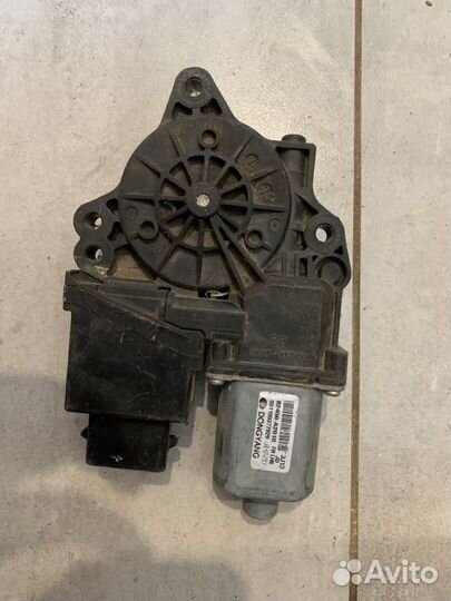 Мотор стеклоподъемника передний левый Kia Ceed 2