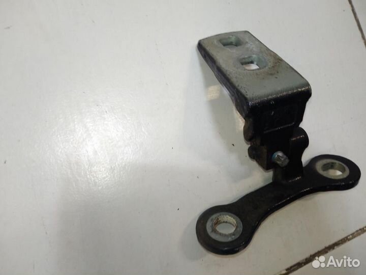 Петля двери передней правой нижняя Opel Vectra C