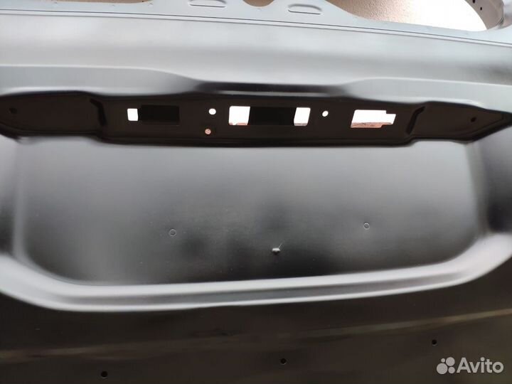 Крышка багажника Mitsubishi Pajero Sport 3