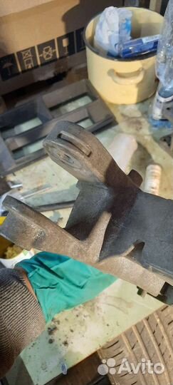 Кронштейн двигателя renault 8200310861