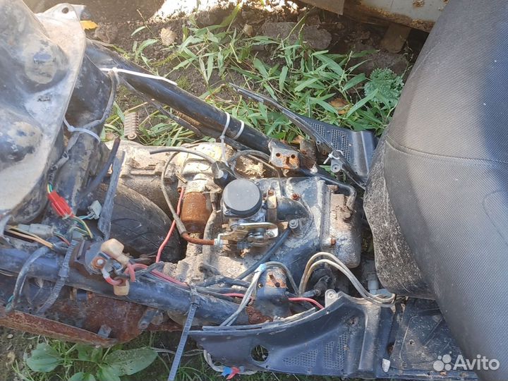 Скутер на запчасти (это не хонда)