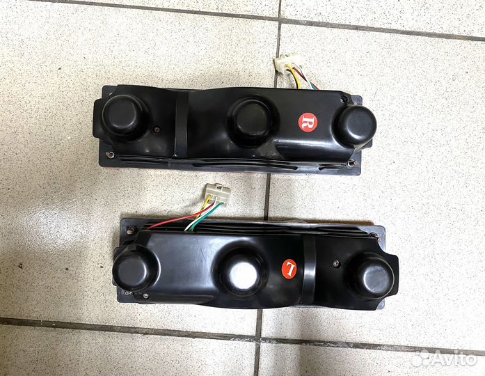 Задние фонари Nissan Atlas, цена за пару