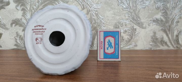 Фарфоровая статуэтка 