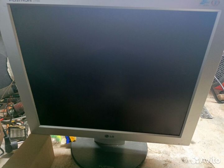 Монитор LG 19