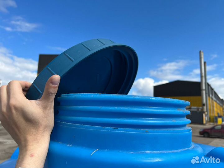 Бак пластиковый пищевой 3 куба (вертикальный, повы