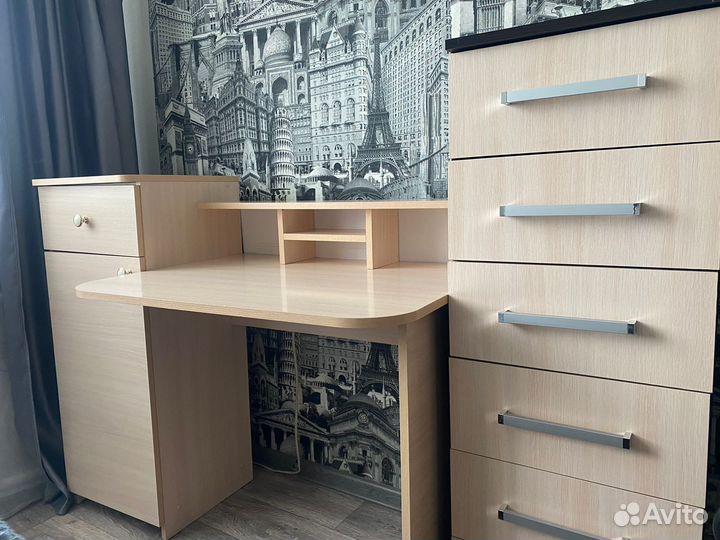 Школьный стол