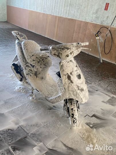 Скутер с контейнера