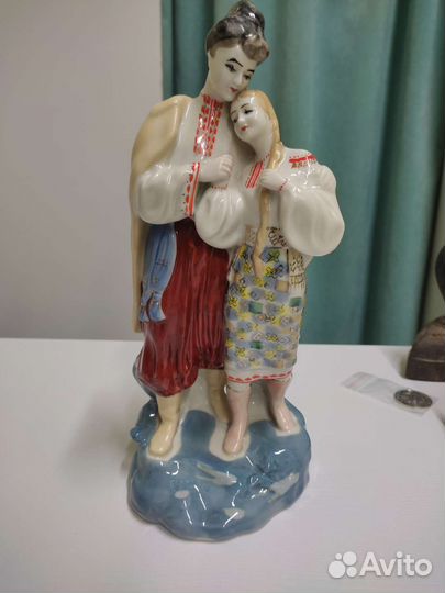 Статуэтка фарфоровая. Майская ночь