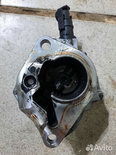 Вакуумный насос Renault Megan scenic 1,5 k9k