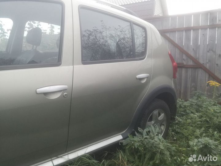 Renault Sandero Stepway 1.6 МТ, 2013, битый, 200 000 км