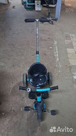 Трёхколёсный велосипед с ручкой Capella