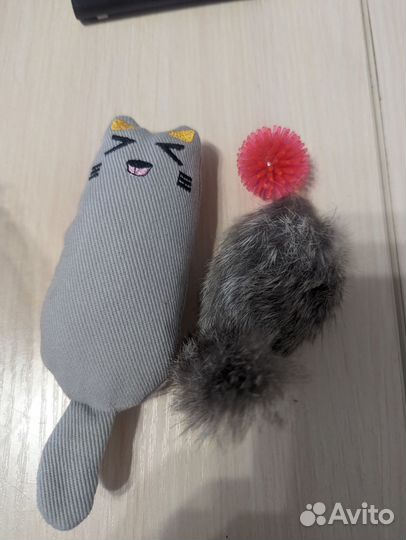 Миски и игрушки для кота