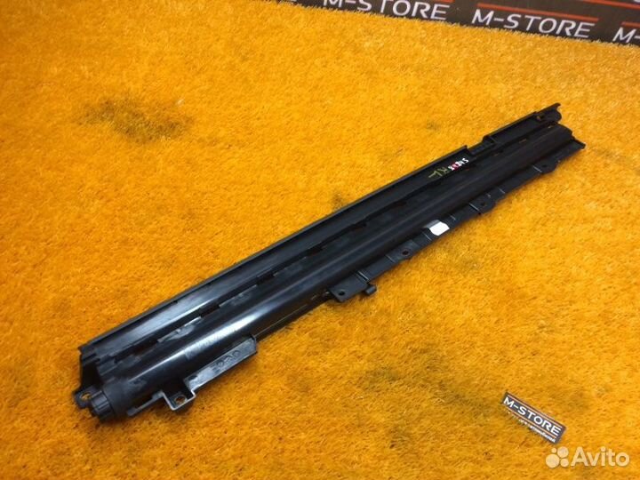 Шторка двери задняя левая Mercedes-Benz E-Class