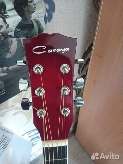 Акустическая гитара