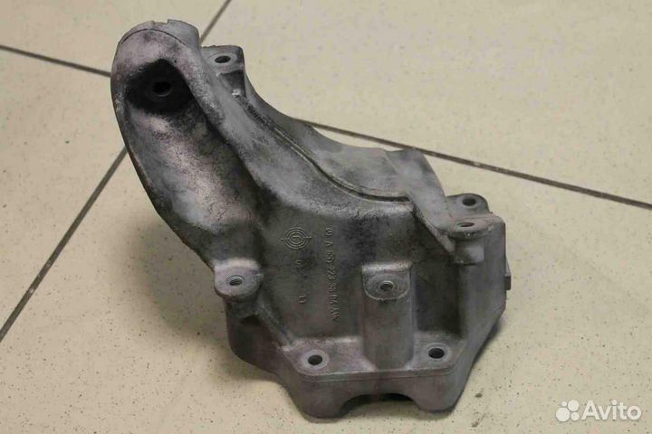 Кронштейн двигателя левый Mercedes W166 M-Klas