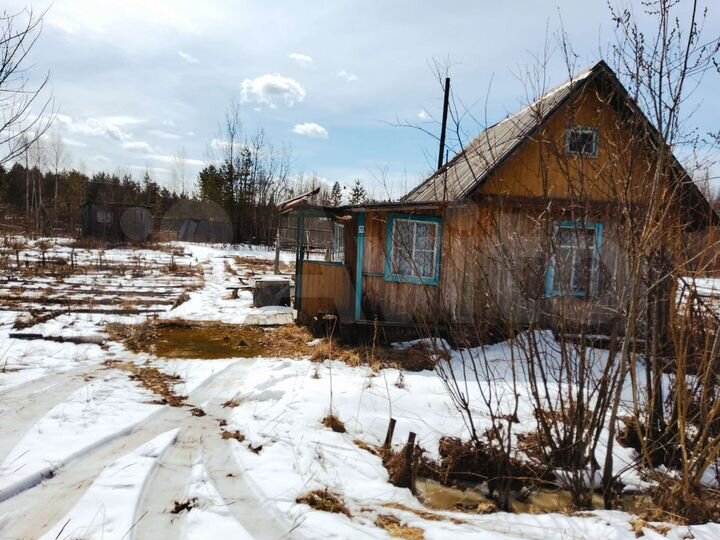 Дача 15 м² на участке 10 сот.