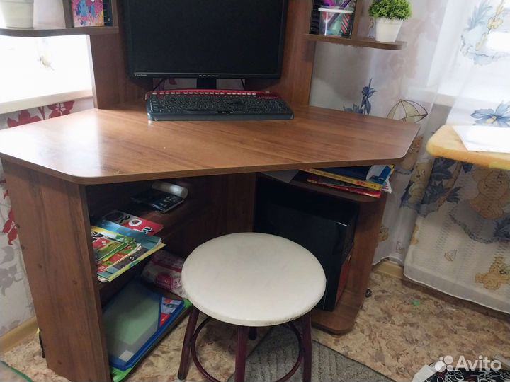 Компьютерный стол