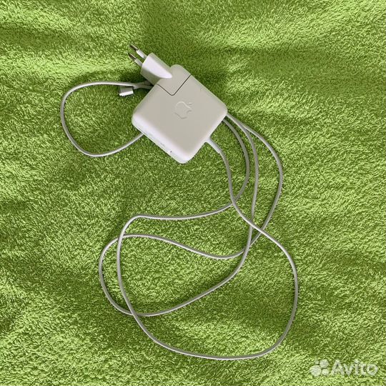Оригинальная зарядка на MacBook