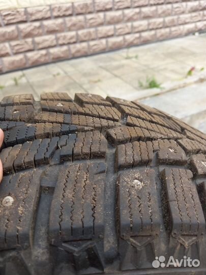 Roadstone Winguard Spike 215/65 R16
