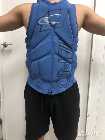 Спасательные жилеты