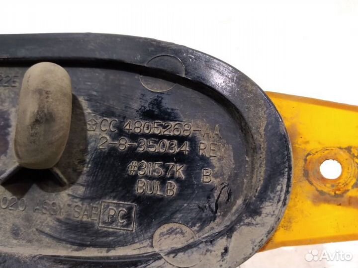 Поворотник передний правый Chrysler Concord 2