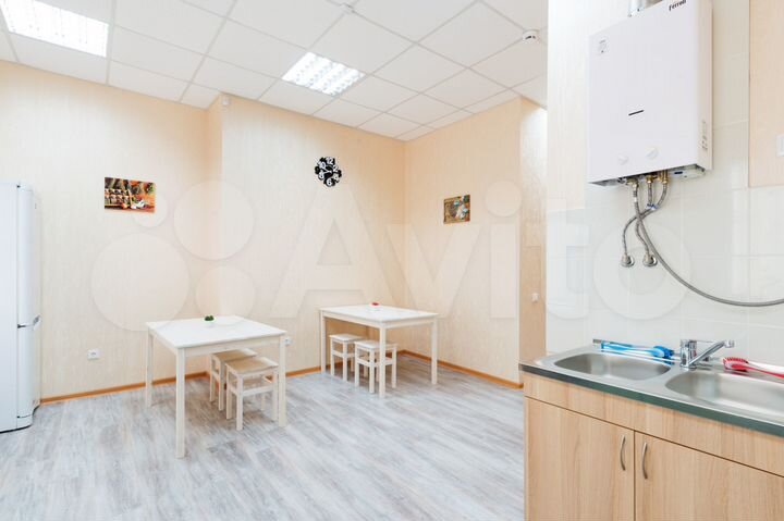 Комната 17 м² в 8-к., 2/2 эт.