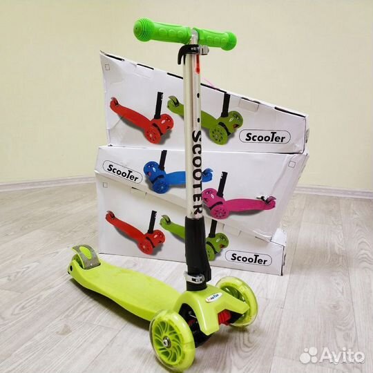 Самокат Maxi Макси салатовый