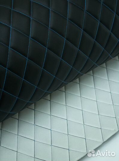 Стеганая экокожа ромб черный с синей строчкой