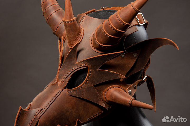 Маска дракона из натуральной кожи