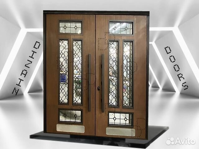 Двустворчатая парадная входная дверь для улицы