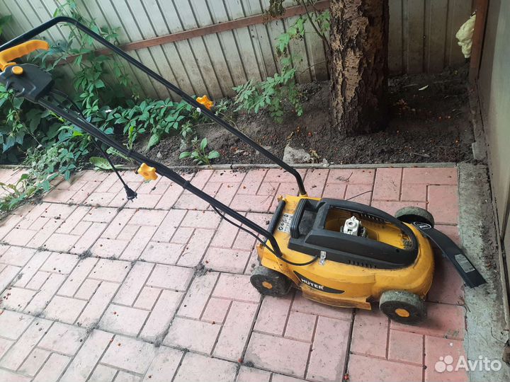Газонокосилка электрическая