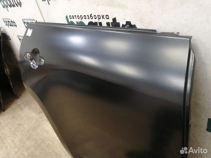 Дверь задняя правая 67113-42070 Toyota Rav4