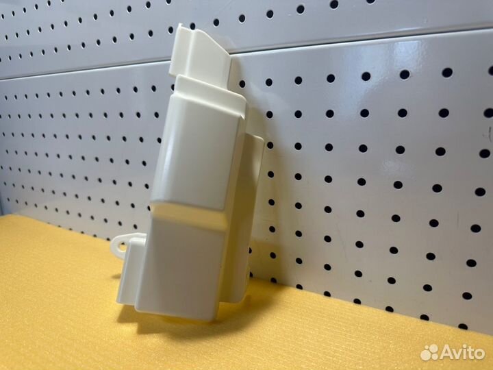 Крышка петли двери правая Man Tgs Tgx Tgl Tgm